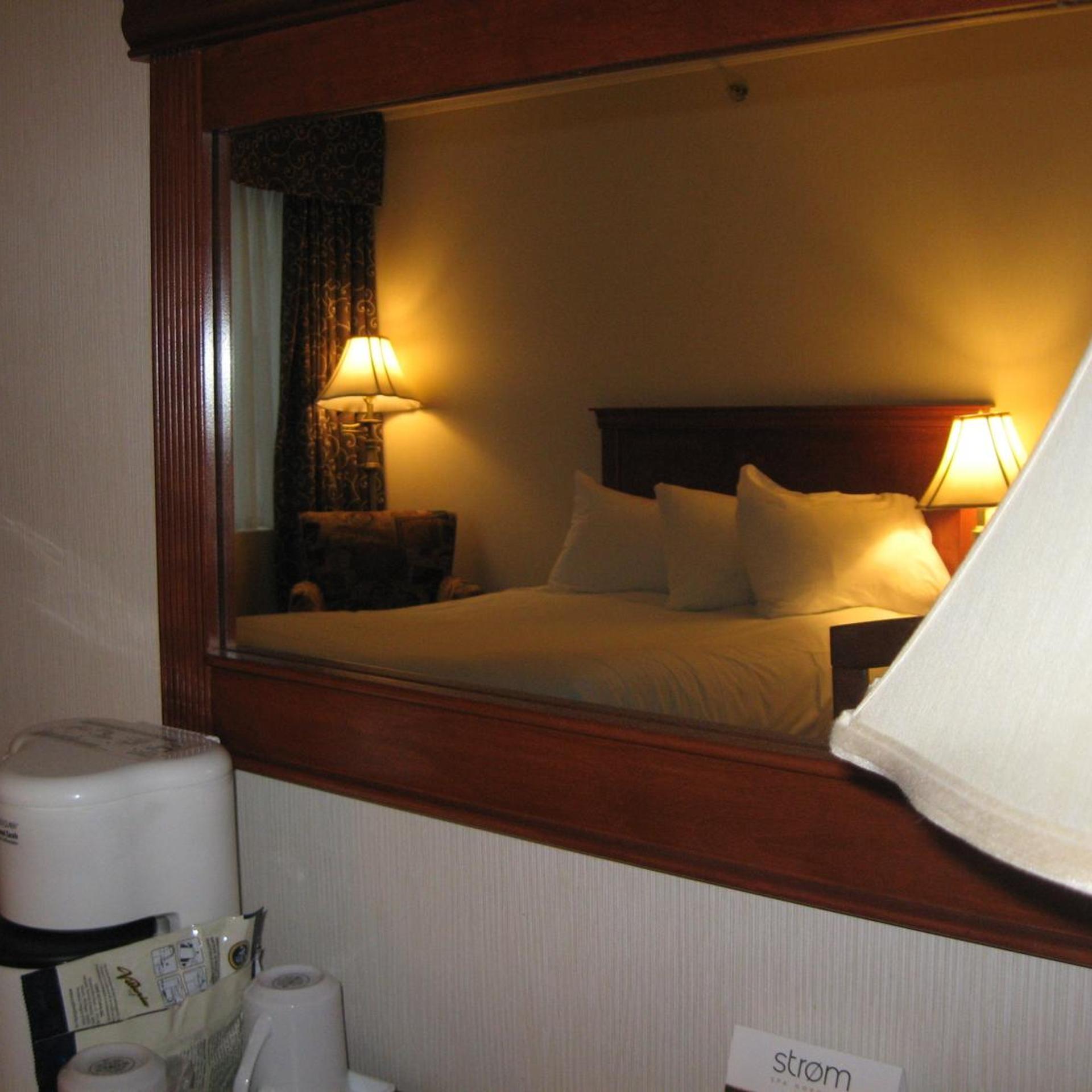 غرفة بسرير كينج وسرير كوين، Hotel Chrome Montreal Centre Ville 4/4