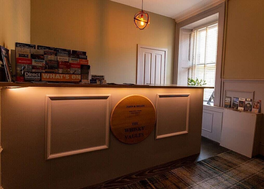 Whisky Vaults Hotel 2/50