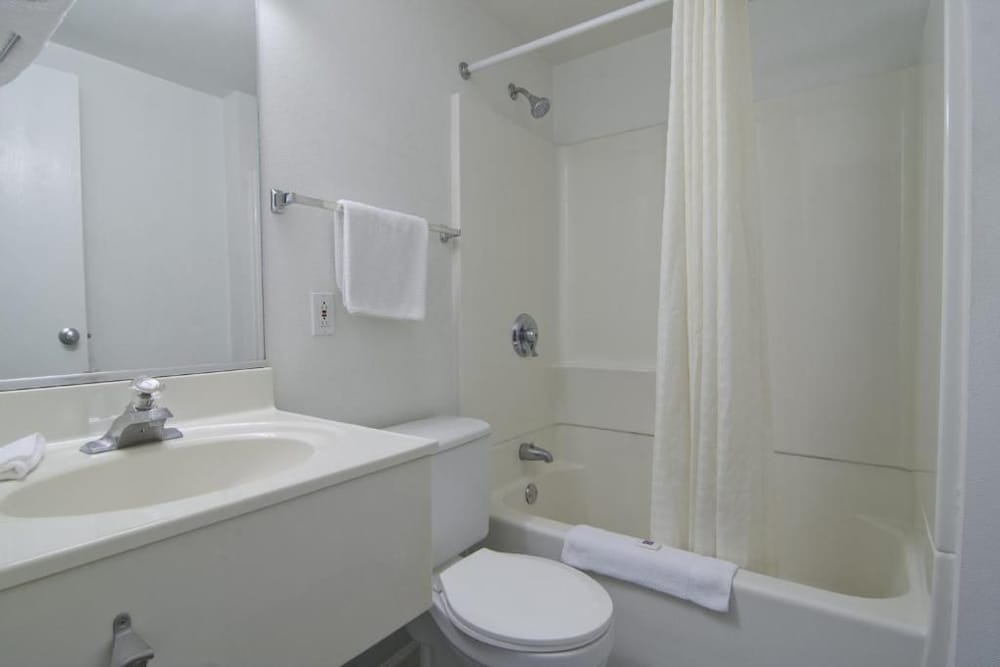 Motel6 Lakeville, MN - South - Lakeville 54/59