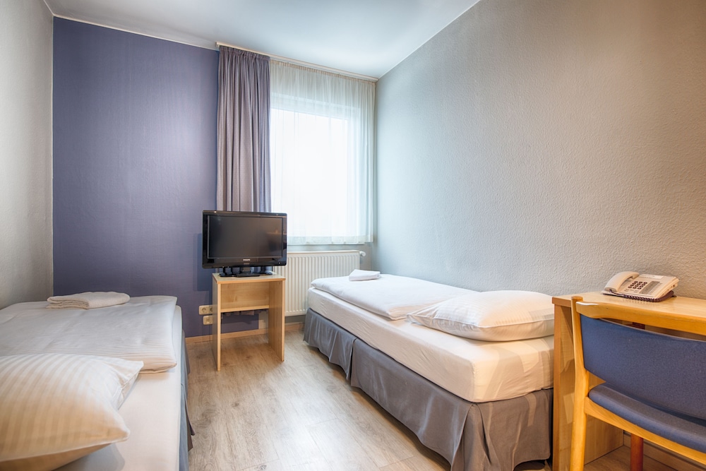 1 BEDROOM, ECONOMY, SINGLE, SHARED BATHROOM