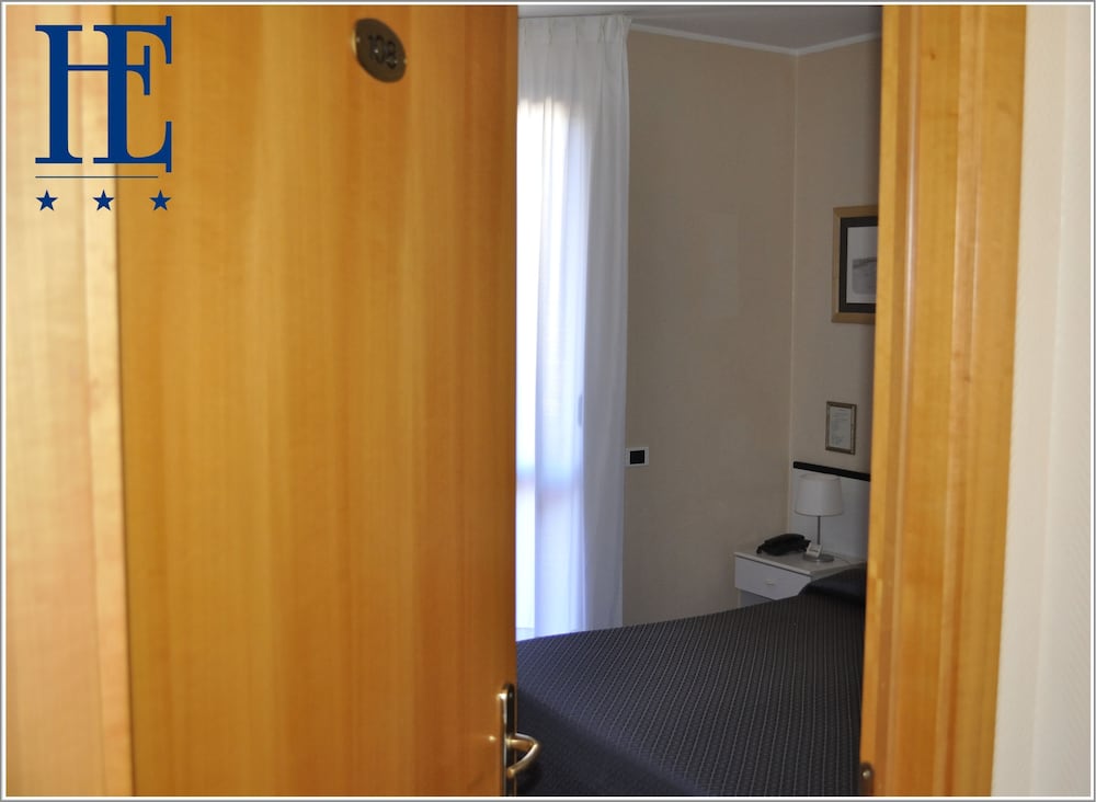 Hotel Est 18/42