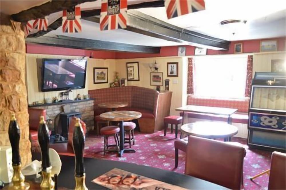 The Red Lion 13/32