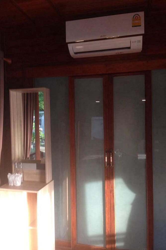 Check In & Chill Out Laem Sok Pier 27/28