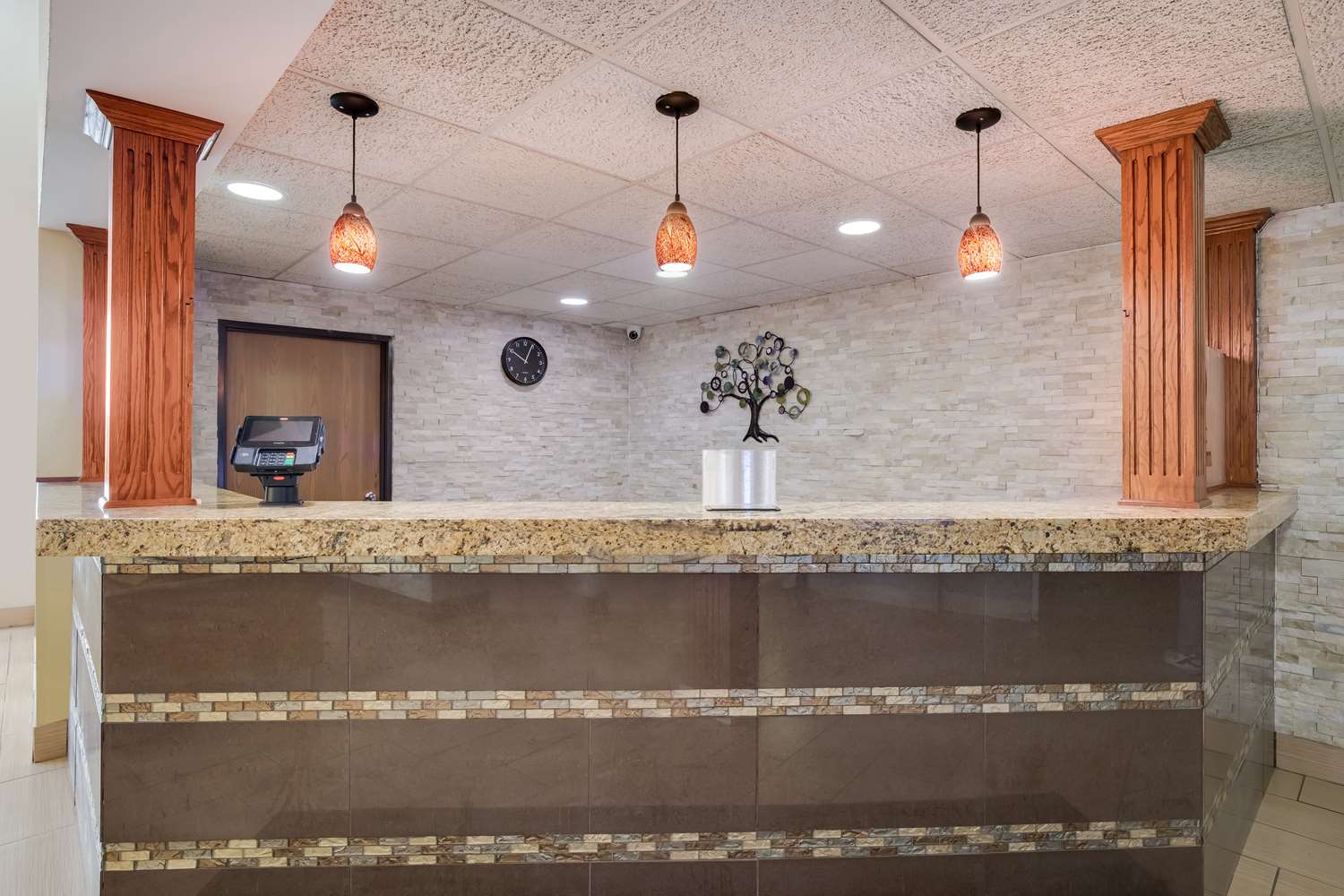 Lobby at Best Western Waukesha Grand, PEWAUKEE - WI