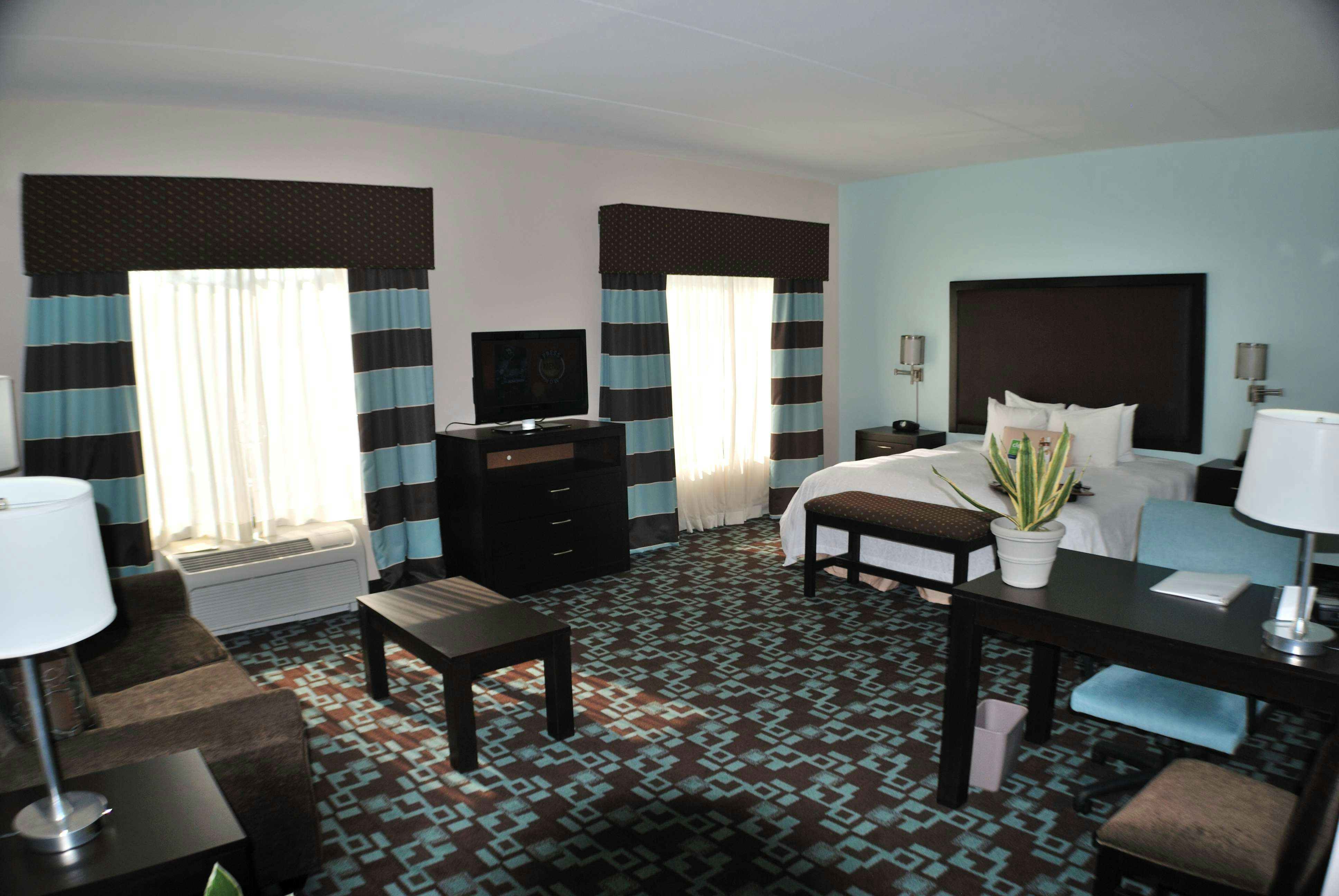 Hampton Inn & Suites Nashville @ Opryland 54/56