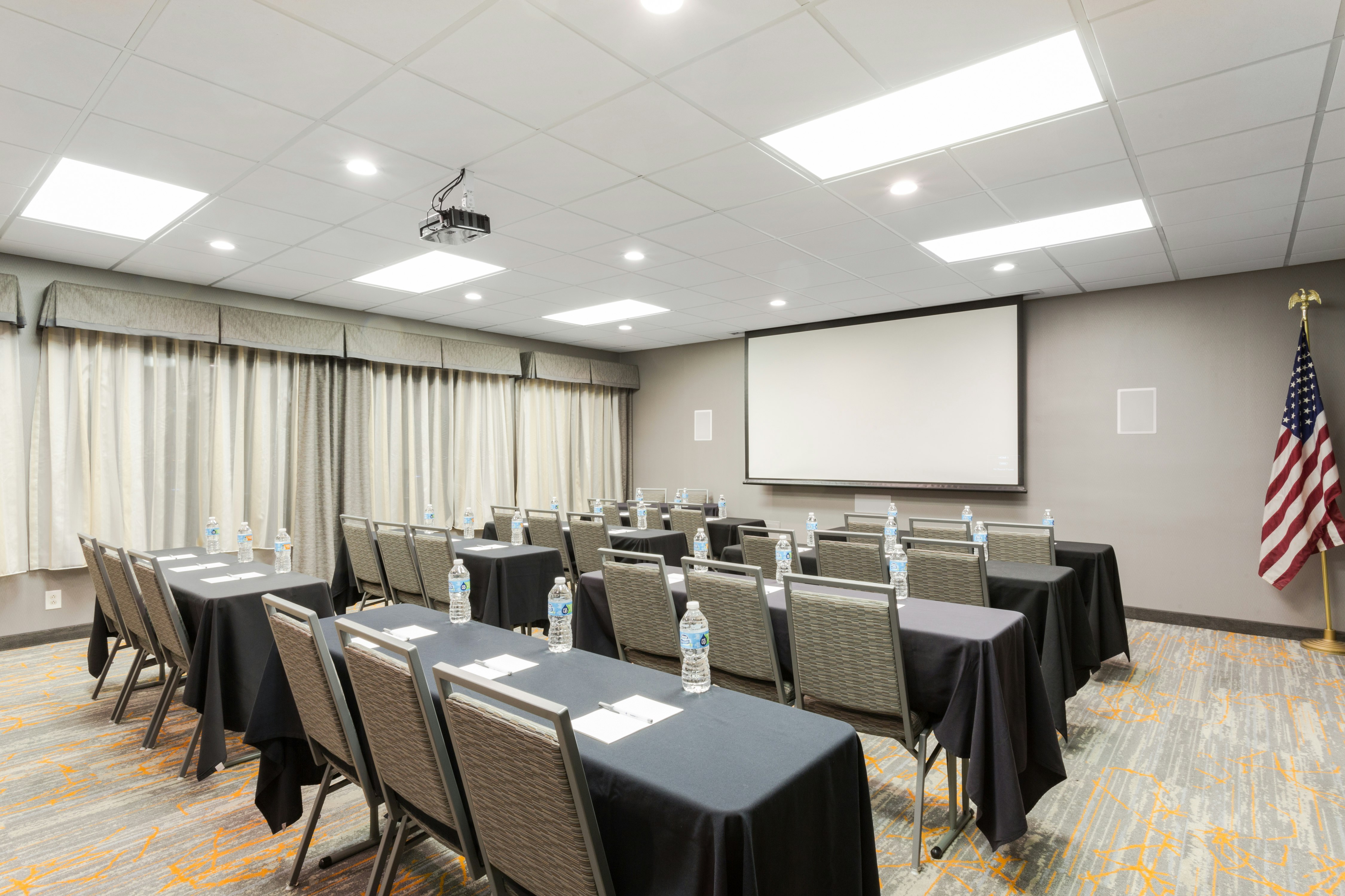 Hampton Inn Pittsburgh-West Mifflin 20/33