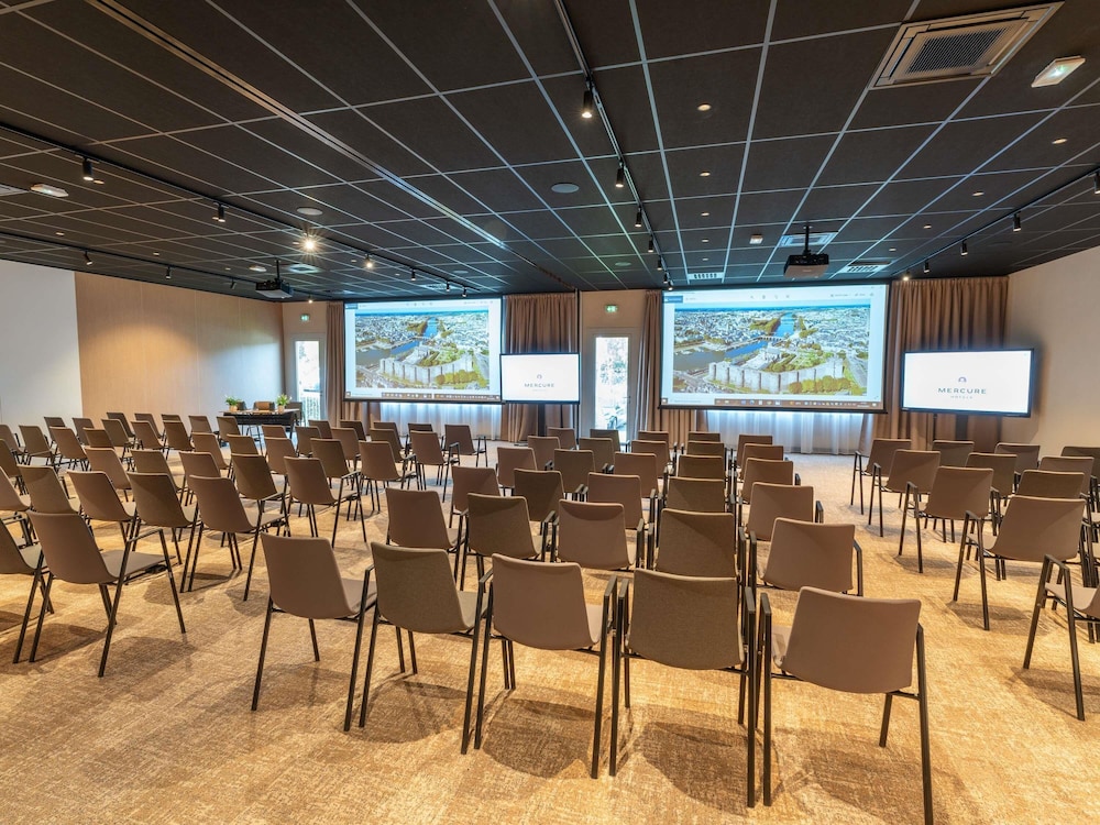 Mercure Angers Lac De Maine 38/49