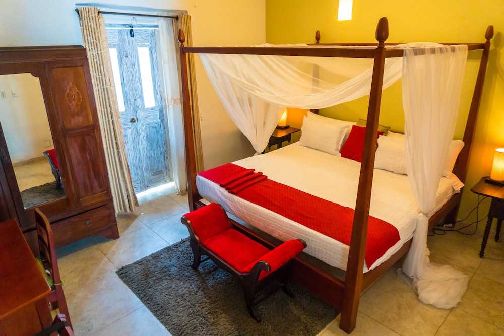 SUPERIOR, KING BED, SOFA
