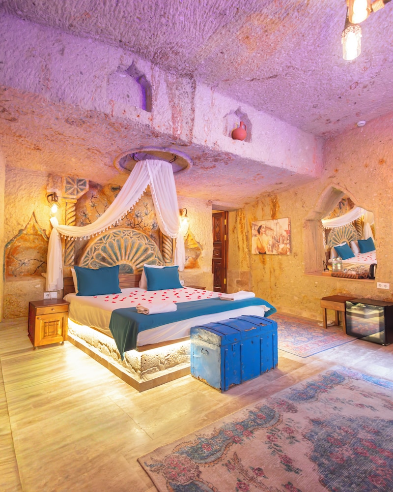 Bayar Cave Suite 54/60