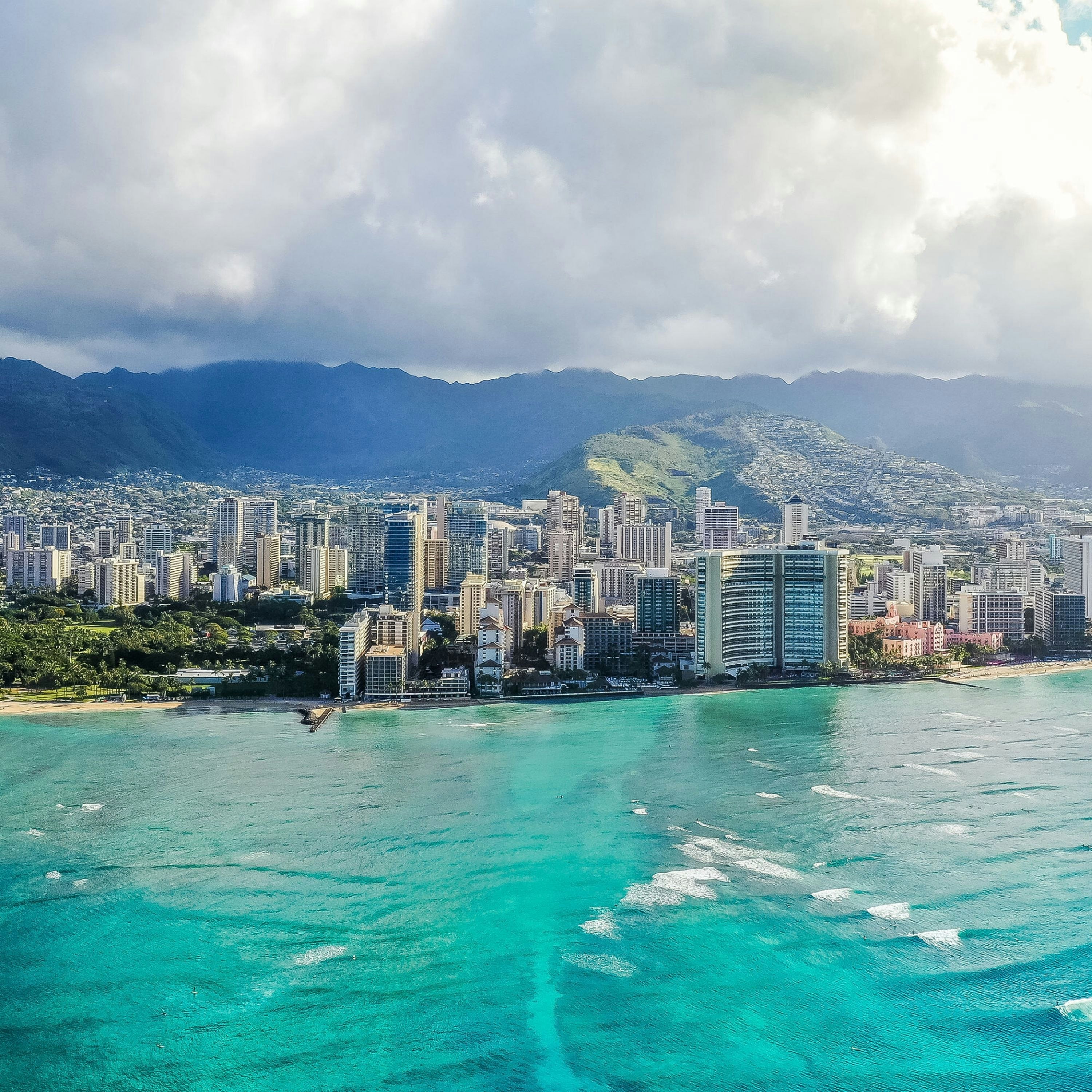 Embassy Suites By Hilton Waikiki Beach Walk 40/42