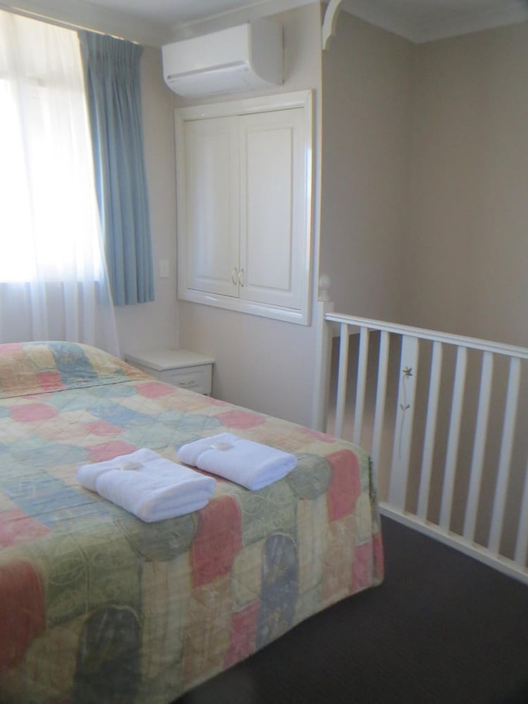 Coachman Hotel Motel 14/47