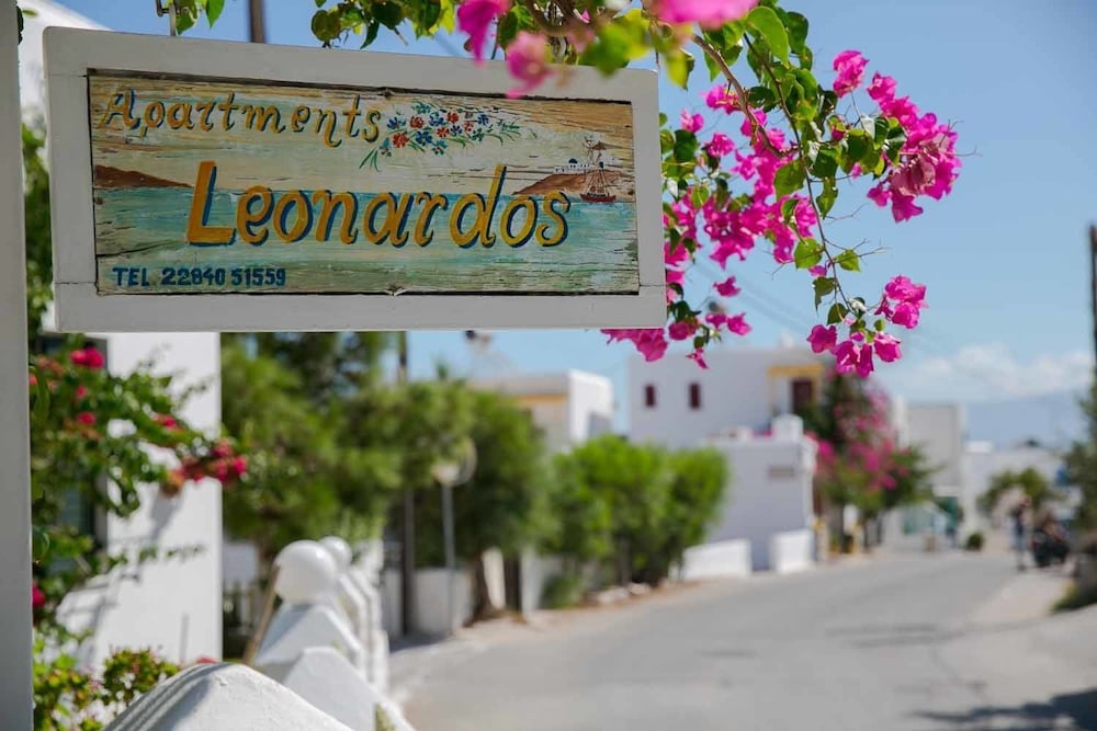 Leonardos Apartments 9/50