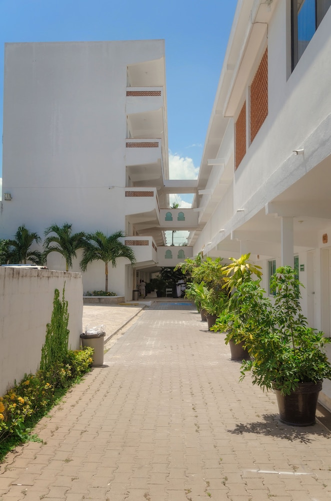 Hotel Casa Blanca 39/50