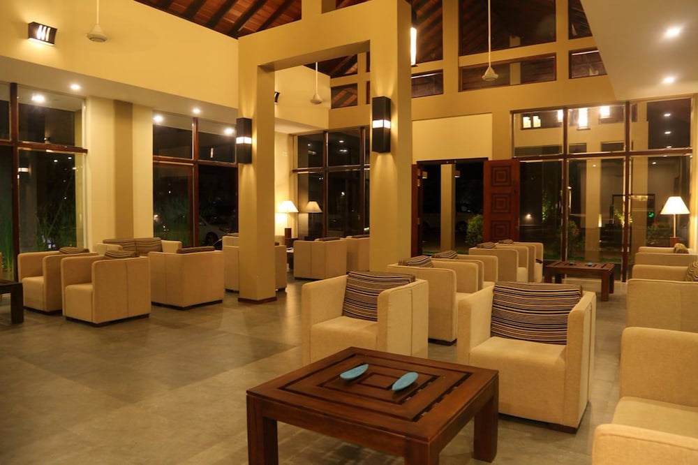 Chaarya Resort Spa By Chandrika 40/60