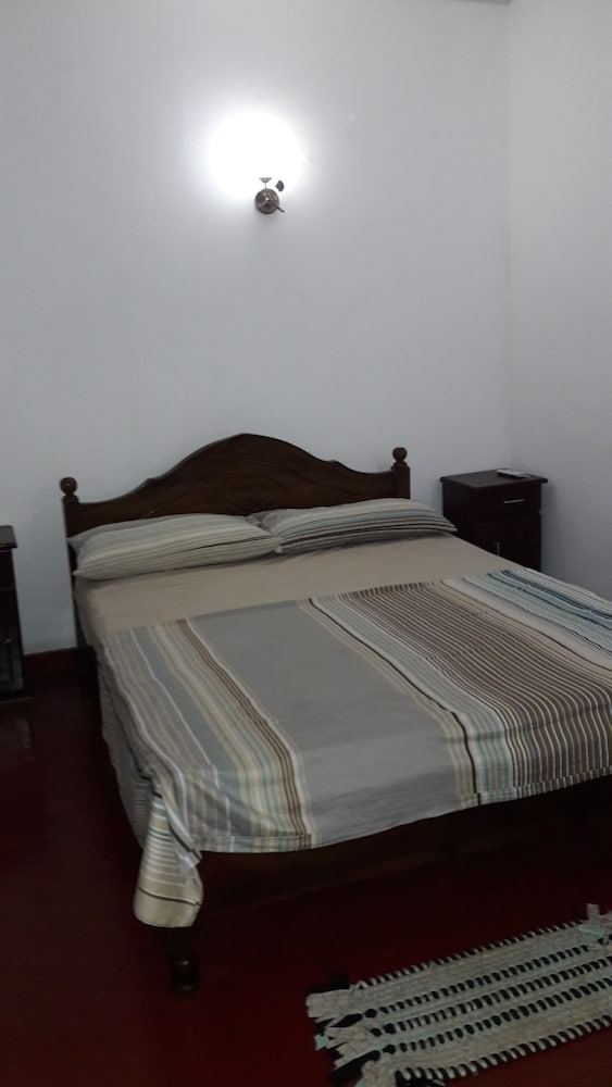 Srilusa Home Stay Hikkaduwa 11/19