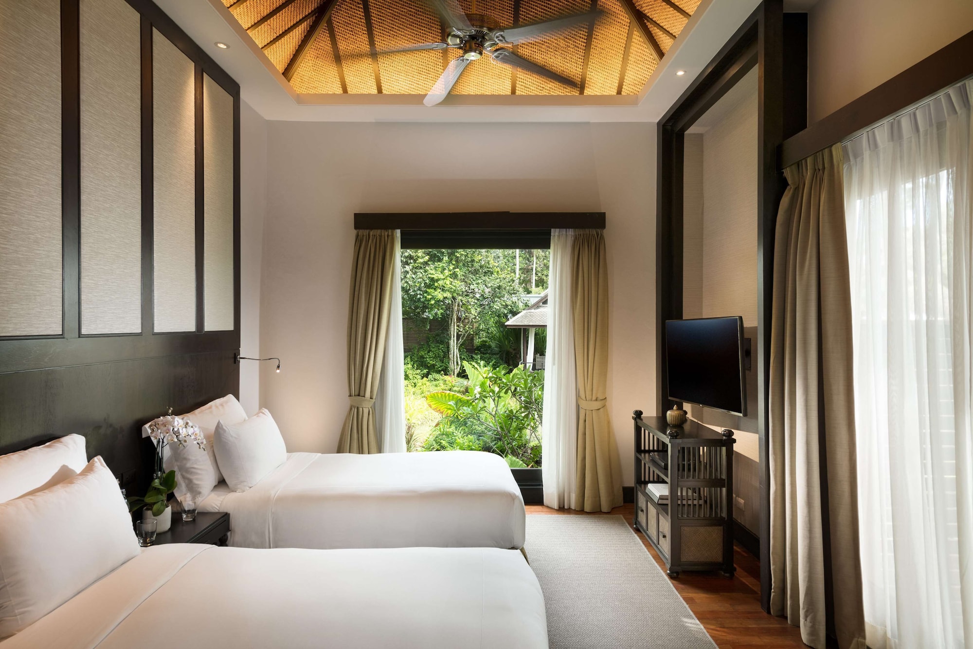 2 Bedrooms, Connecting, Pool, Villa, King and Twin Beds