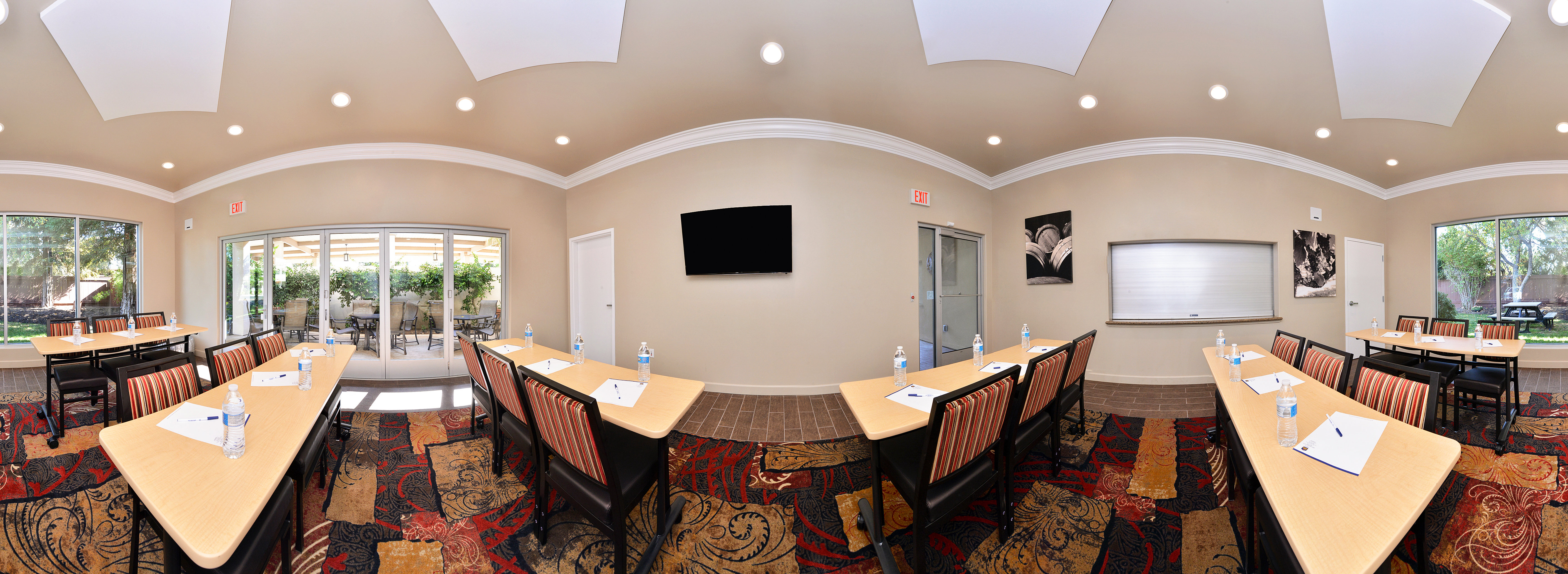 Best Western Plus Black Oak 58/76