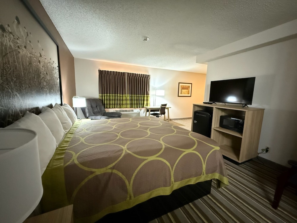 Super 8 by Wyndham Richmond VA 17/29