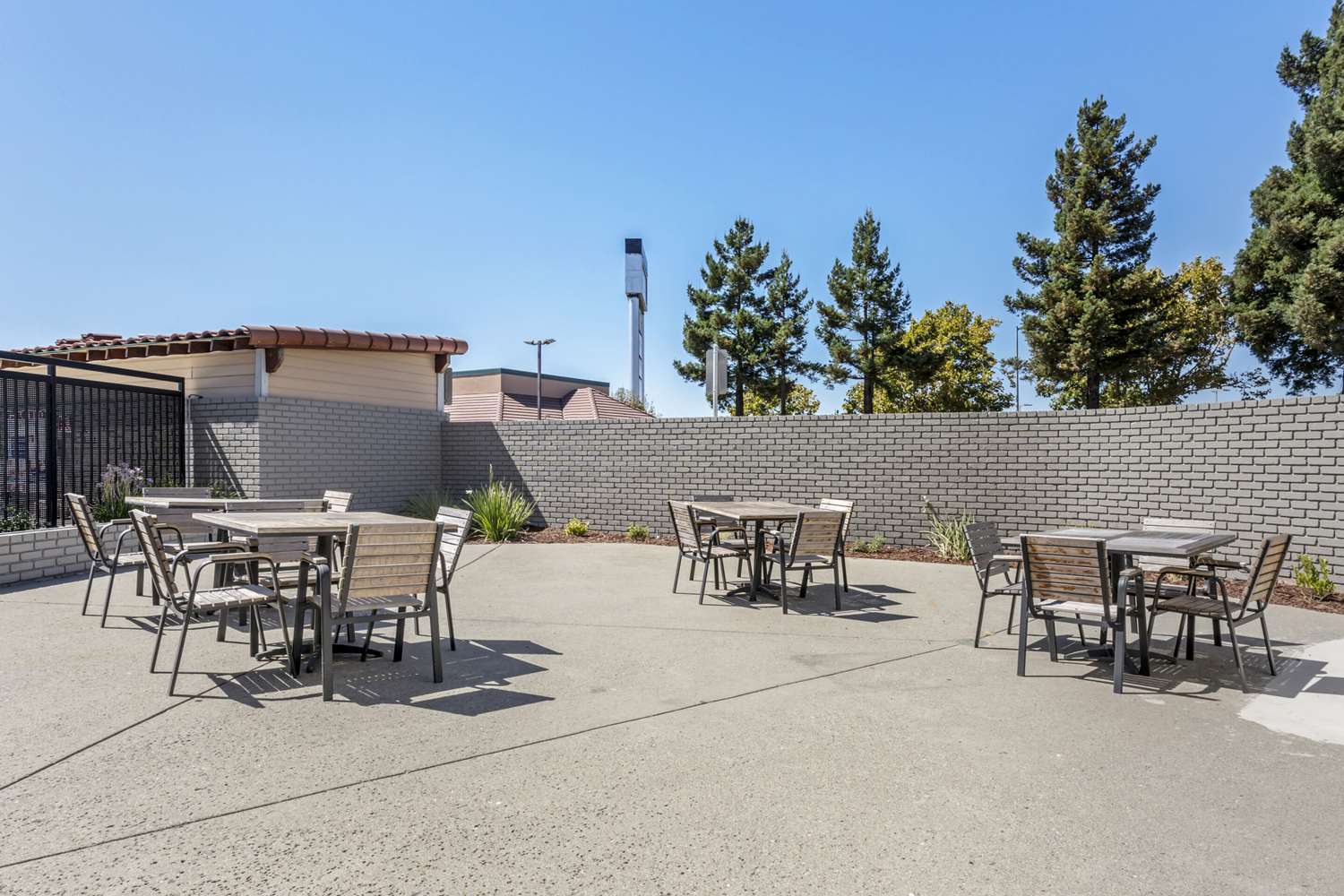 Country Inn & Suites by Radisson, Vallejo Napa Valley, CA 30/35