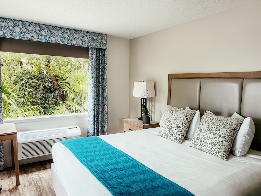 Premier, King Bed, Island View