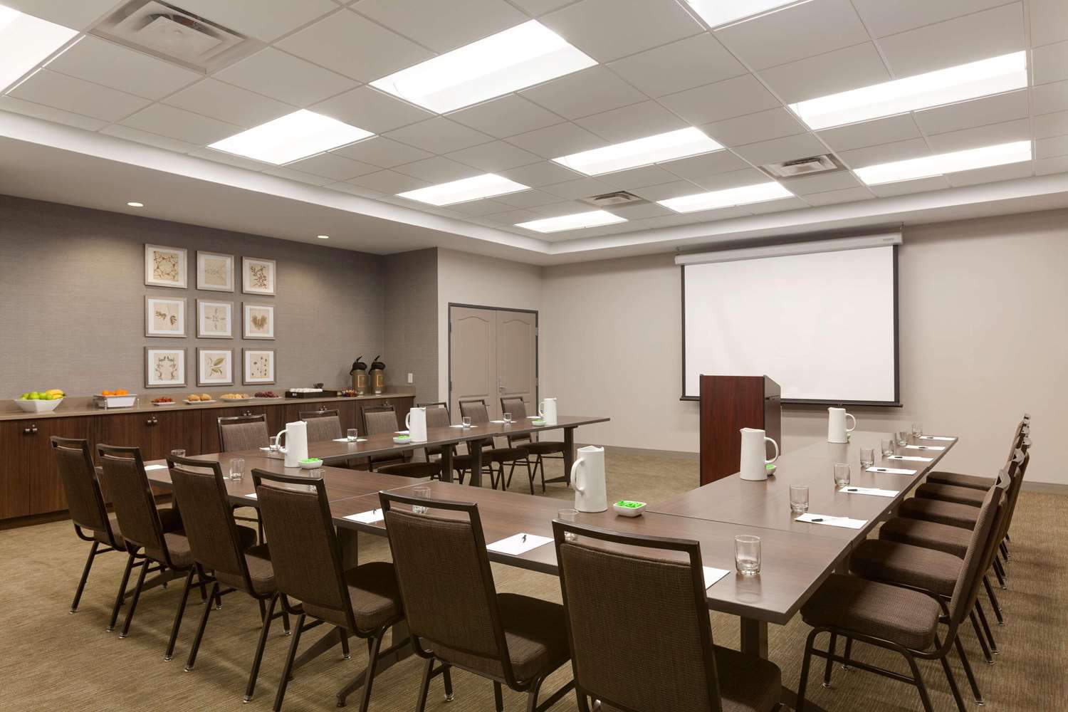 Country Inn & Suites by Radisson, Bloomington at Mall of America 11/18