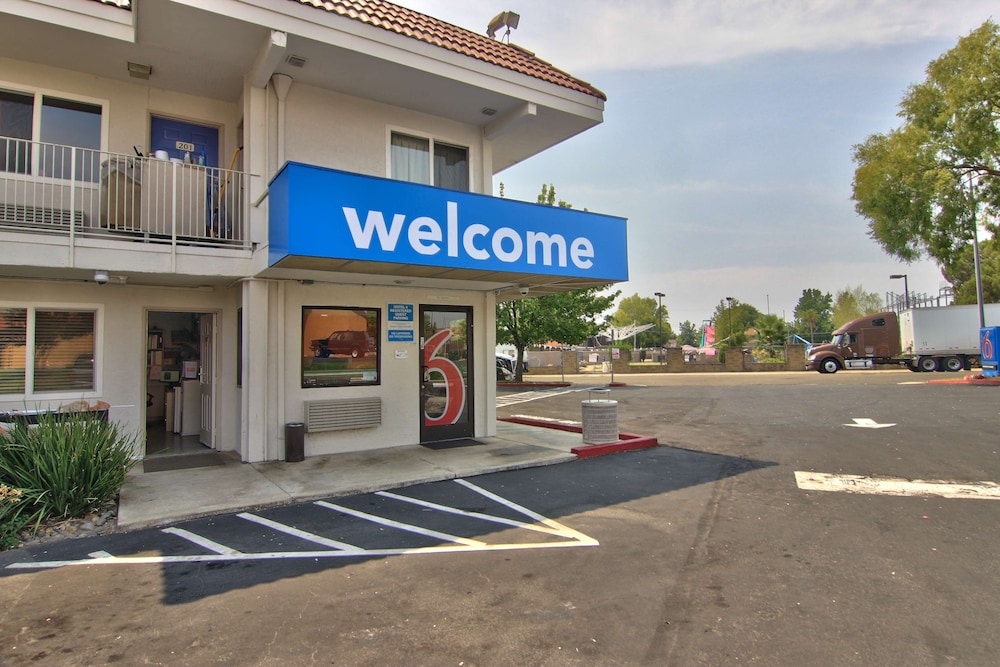 Motel6 Sacramento, CA - North 43/59