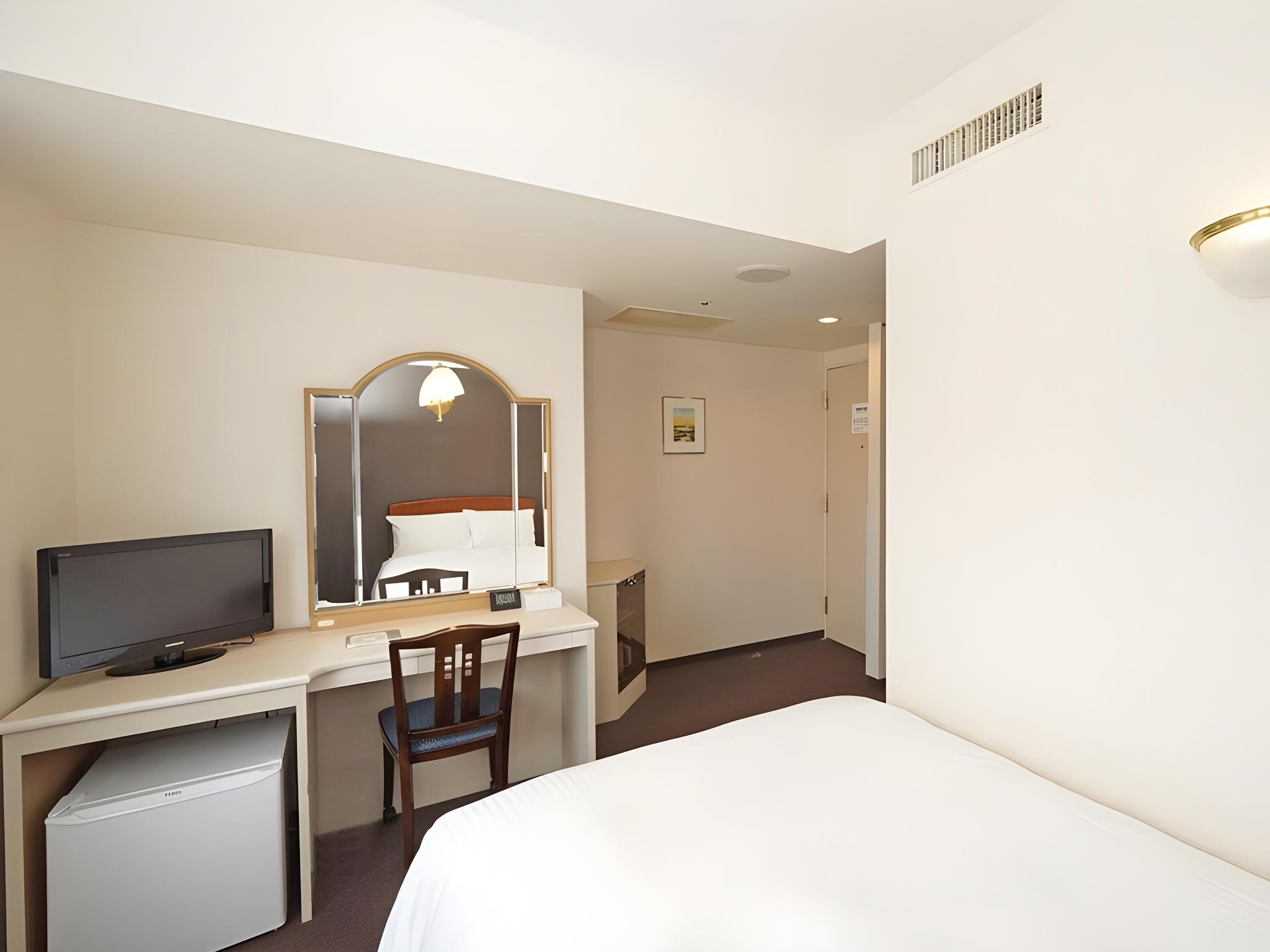 Semi Room, Standard, Semi Double Bed, Smoking