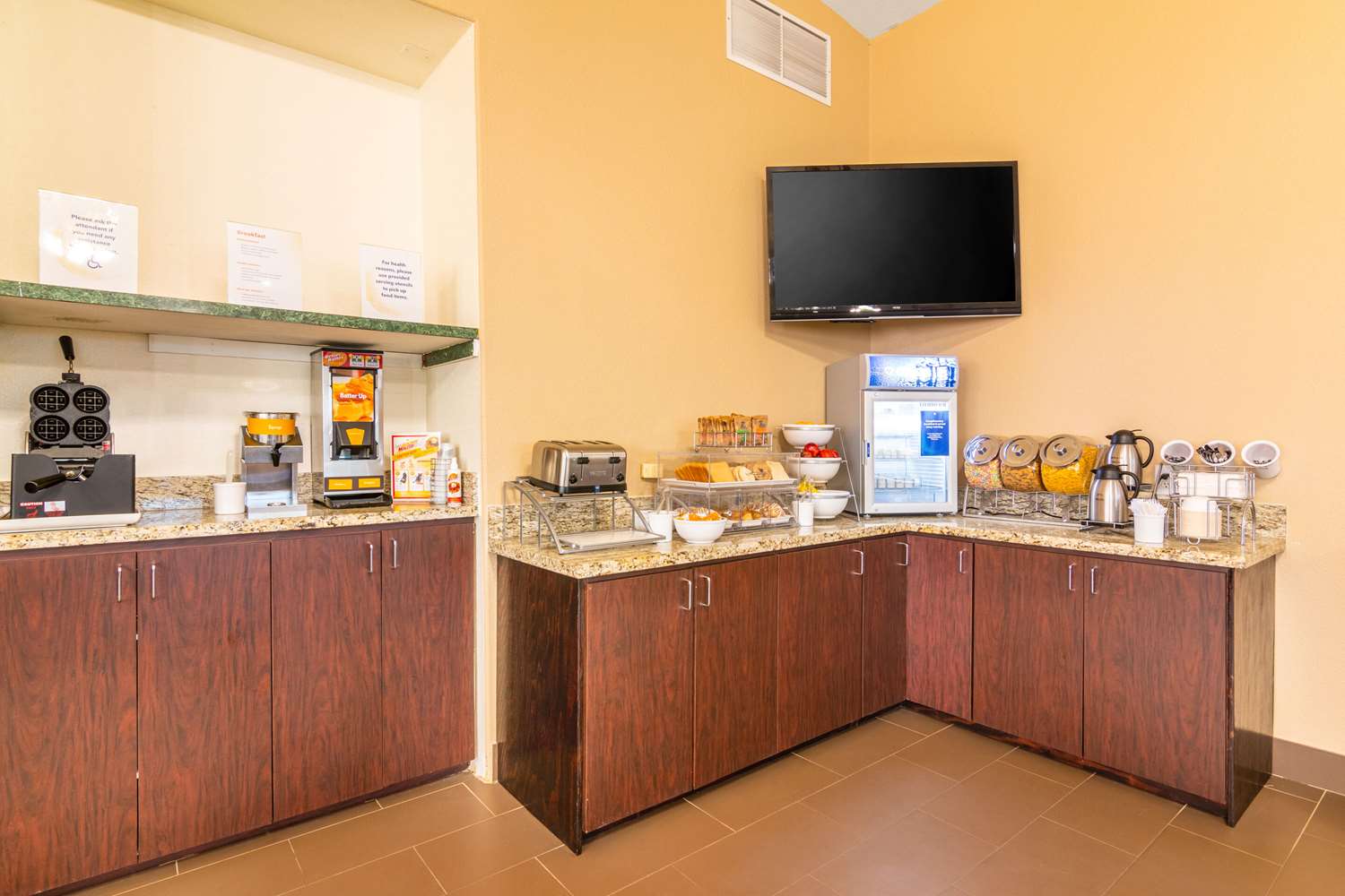 Comfort Inn and Suites Mojave CA 37/46