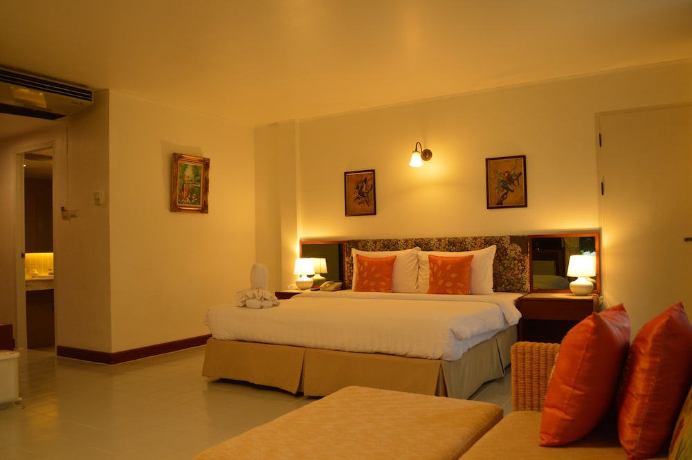 Nern Chalet Beachfront Hotel 26/74