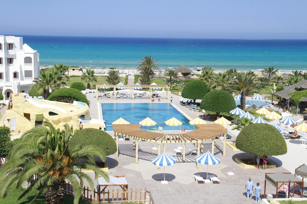 Thapsus Beach Resort 38/48
