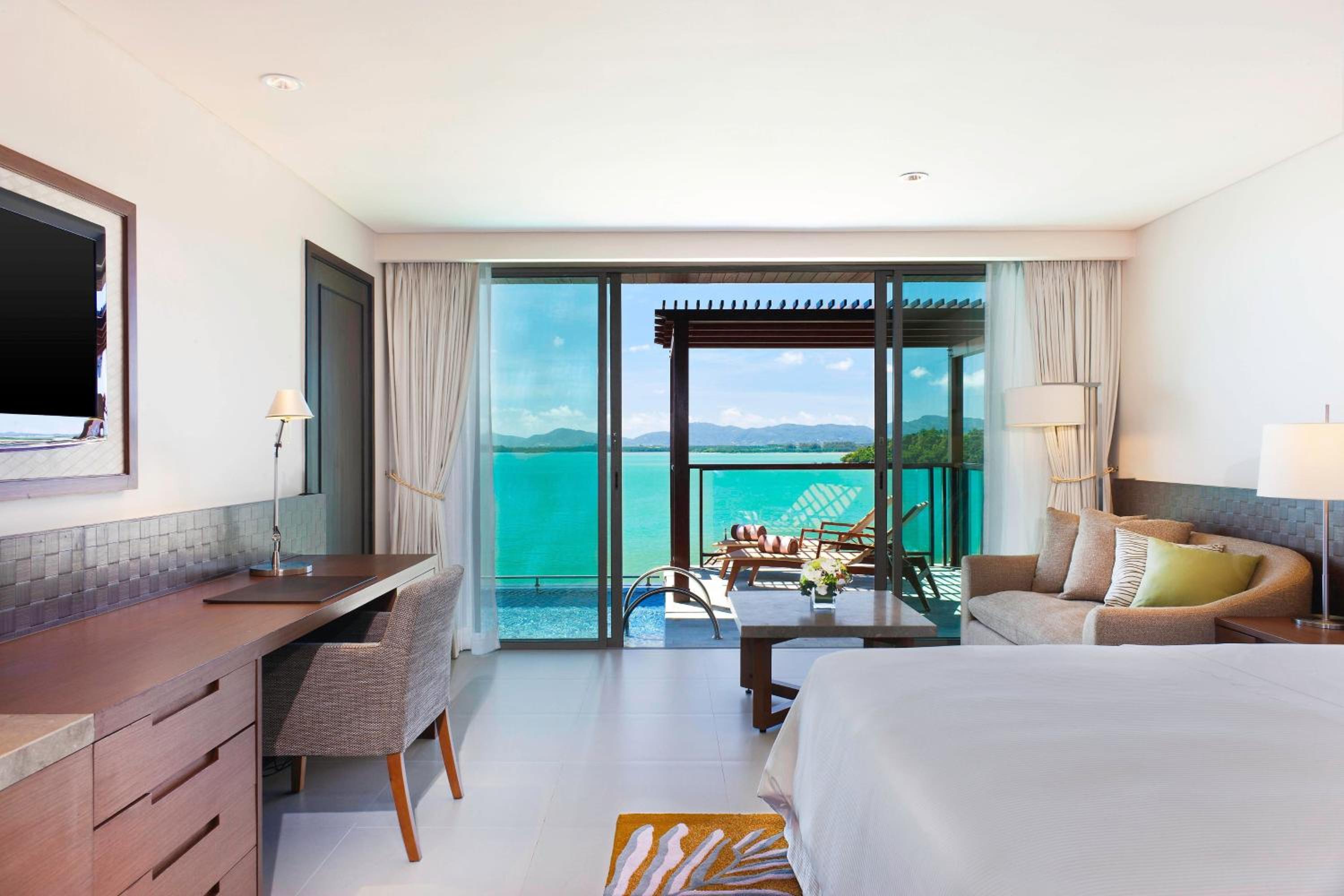 Guest Room, King Bed, Ocean Front, Pool Access