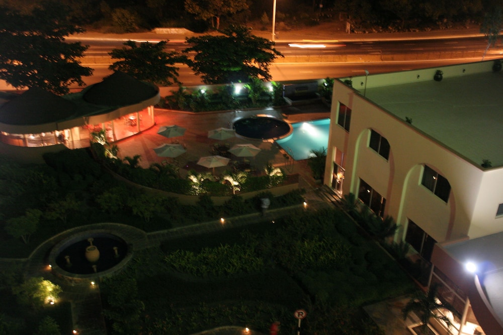 The African Regent Hotel 68/71