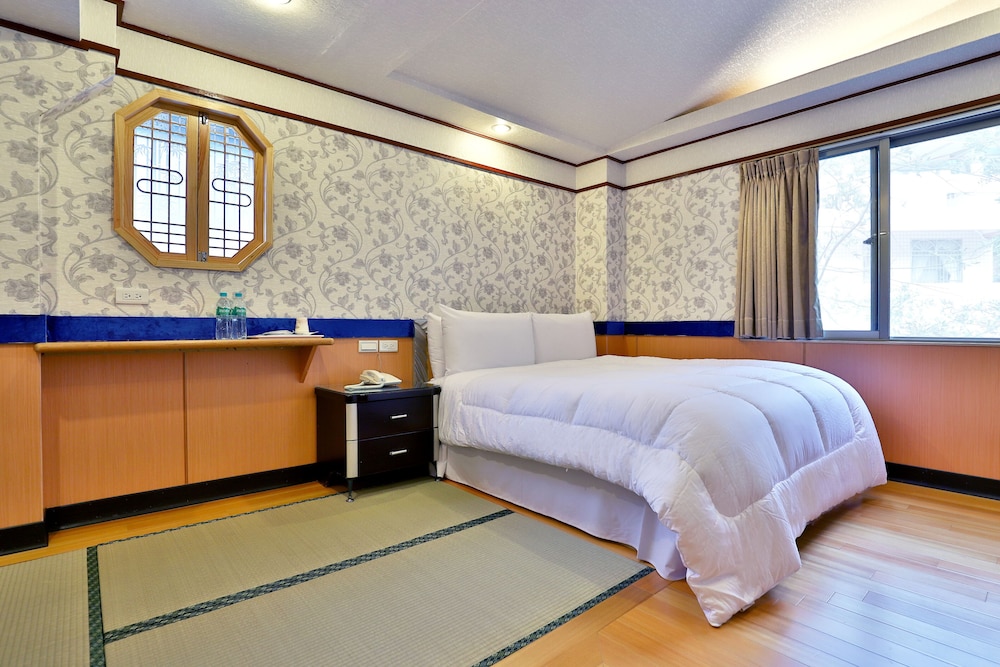 Phoenix Pavilion Hot Spring Hotel 20/65