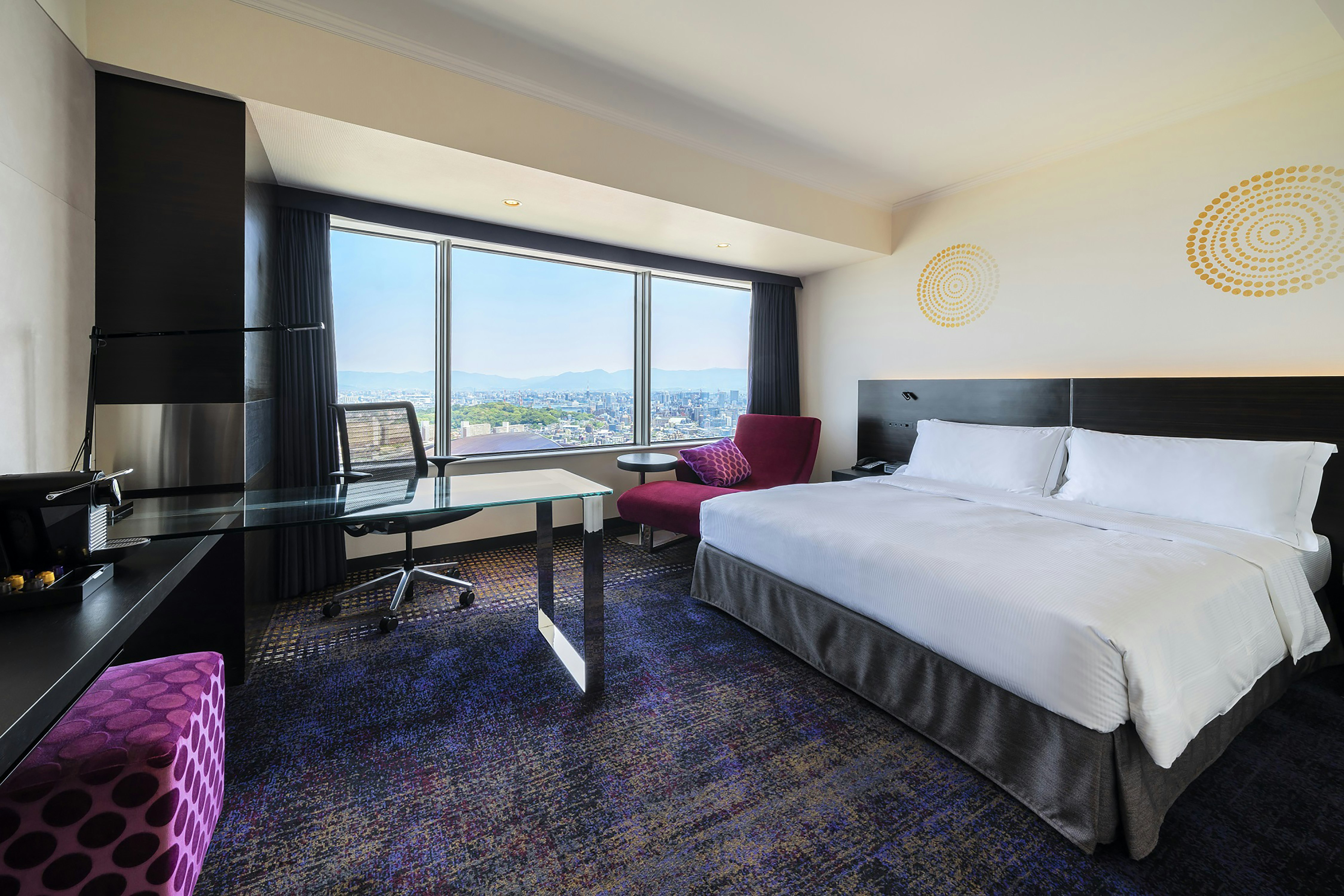 EXECUTIVE, KING BED