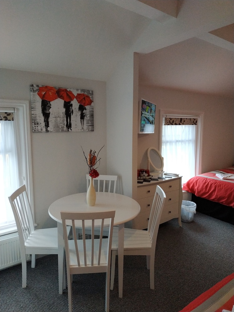 Castleton Hotel 26/45