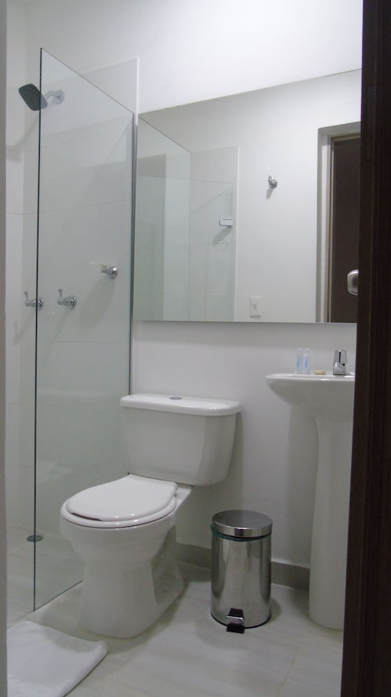 ROOM, TWIN BEDS