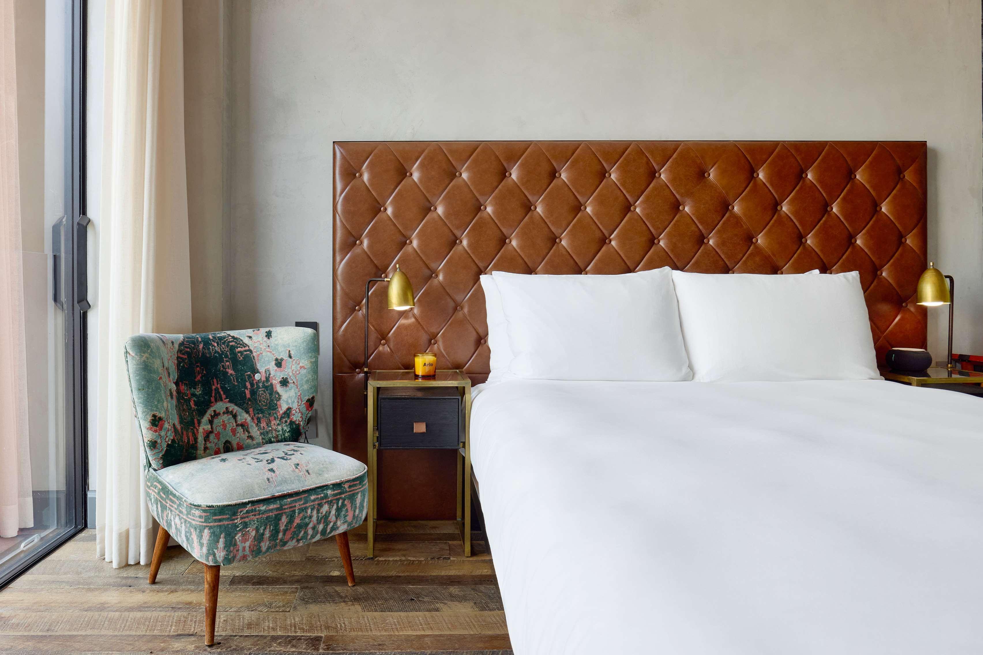 غرفة بريميير بسرير كوين، Arlo Williamsburg 3/5