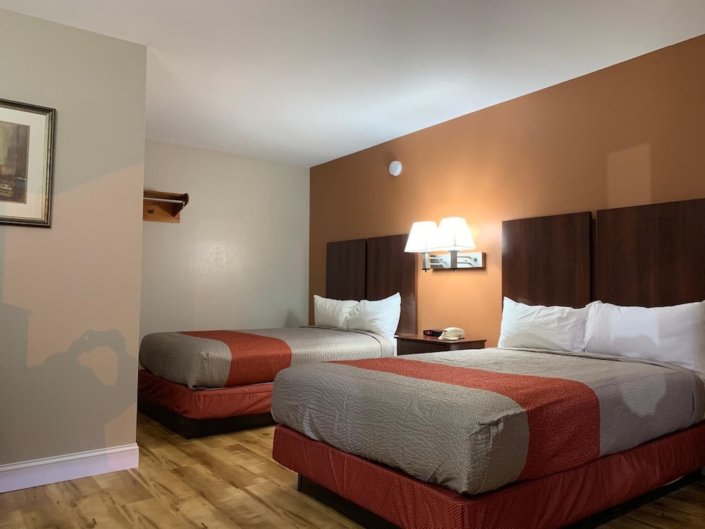 Rodeway Inn Somerset MA 17/57