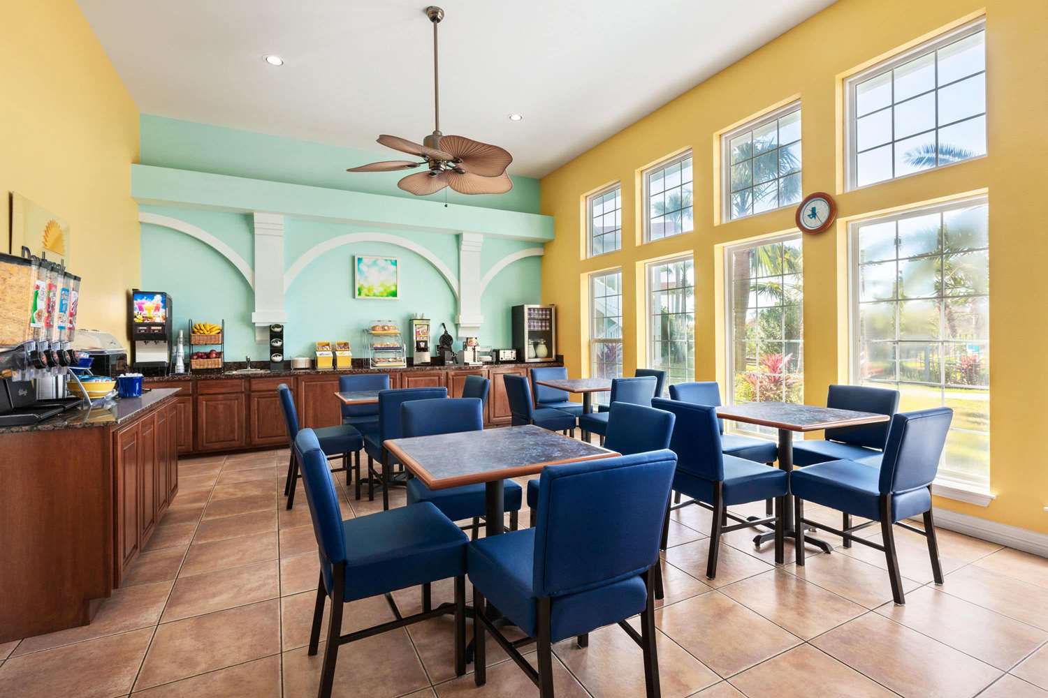 Days Inn by Wyndham Port Aransas TX 27/34