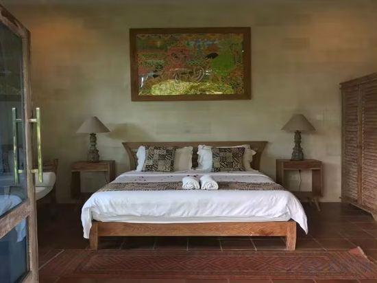 Upstairs, Family Suite