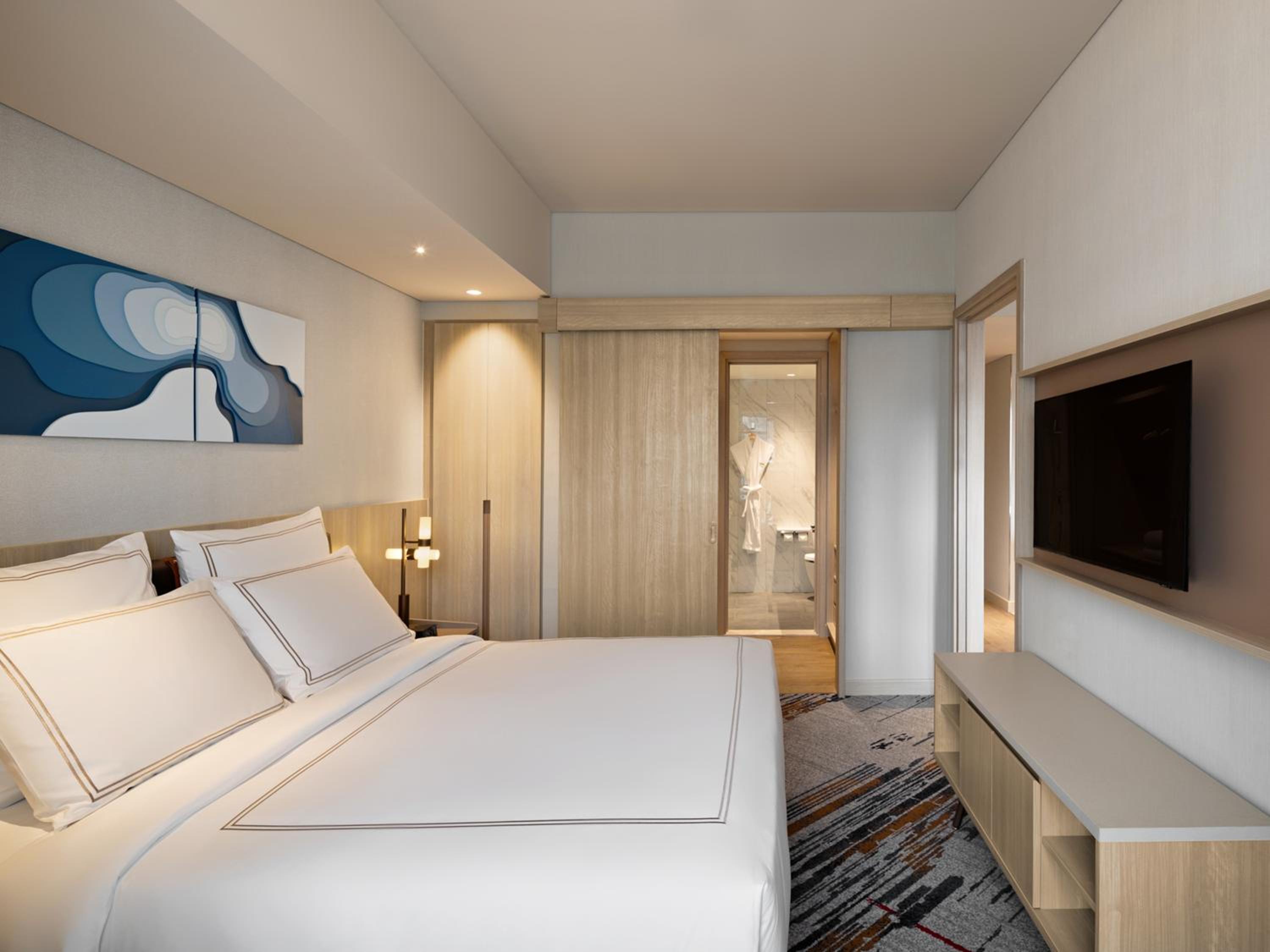 2 Bedrooms, Swiss Advantage, Apartment, King and Queen Bed