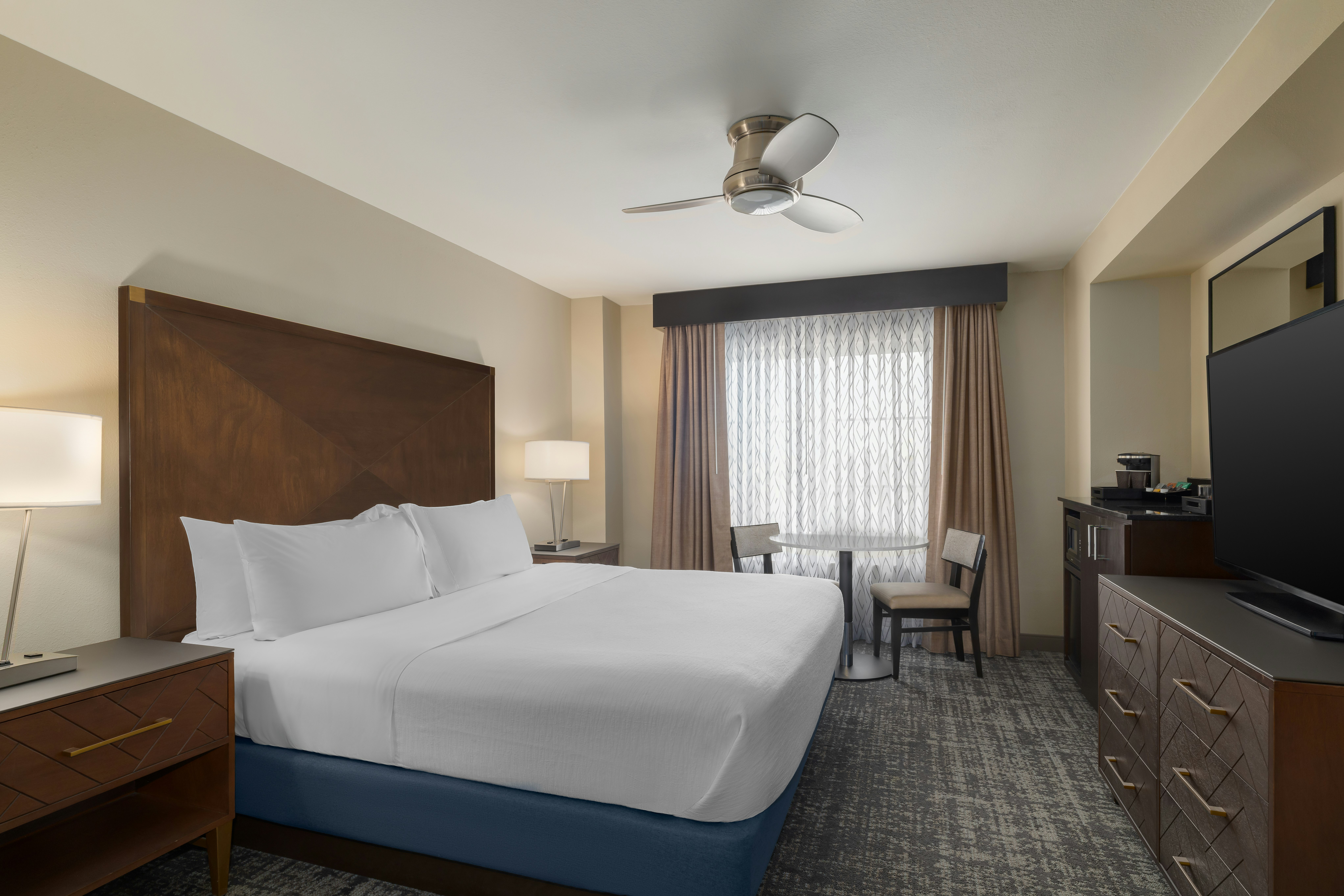 1 BEDROOM, STUDIO, KING BED