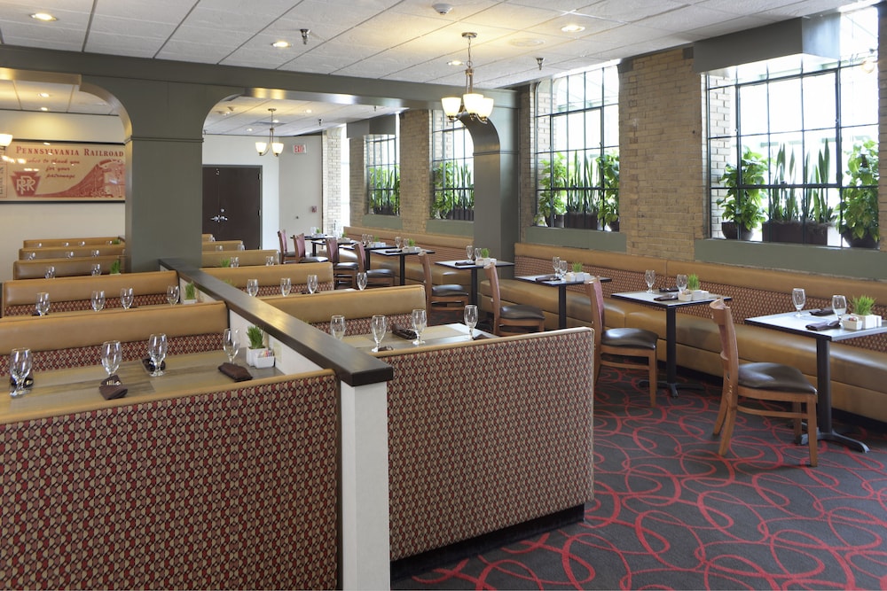 Crowne Plaza Indianapolis Downtown Union Station 64/81