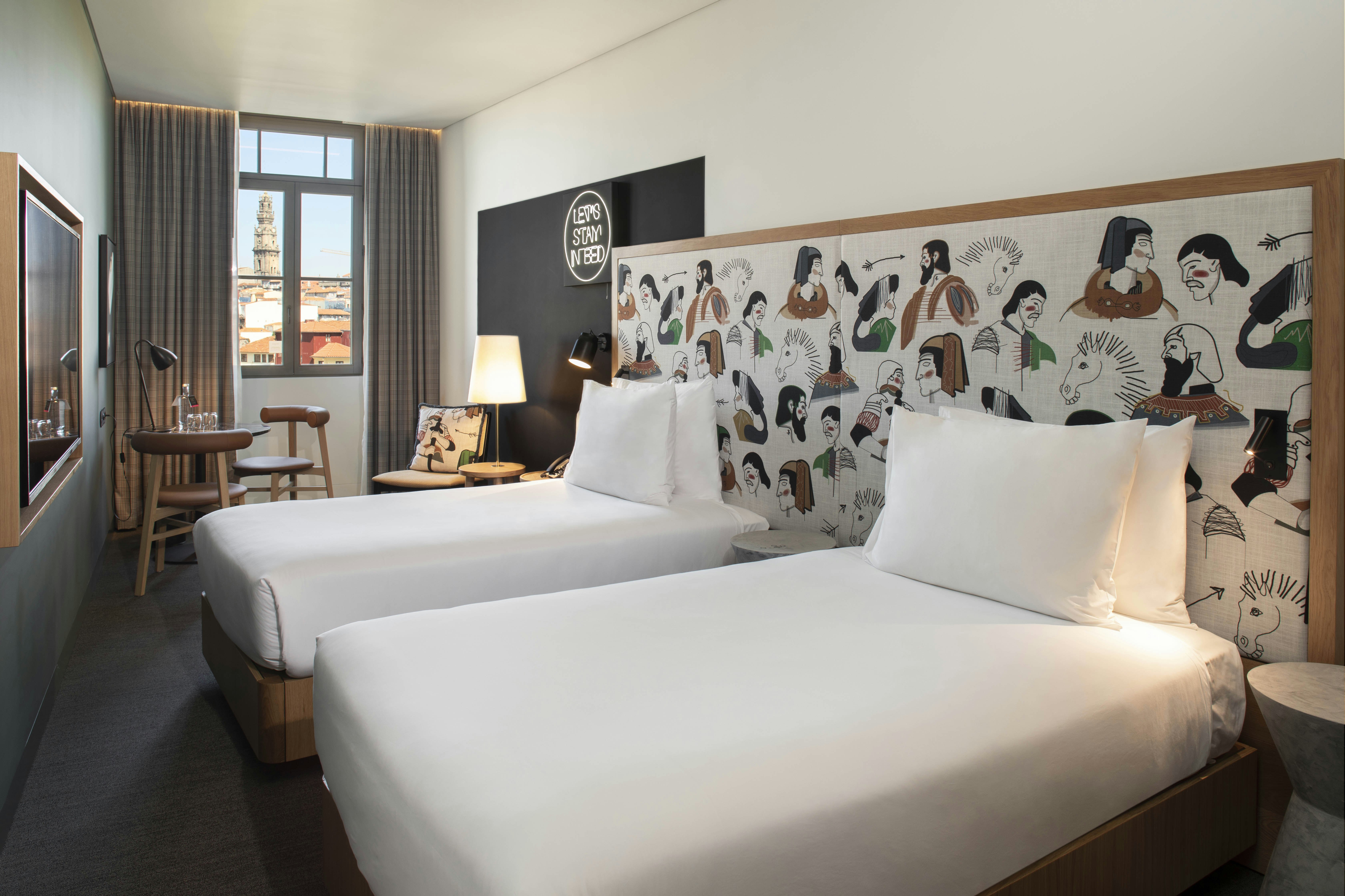 غرفة سوبيريور بسريرين منفصلين بإطلالة على المدينة، Se Catedral Hotel Porto, Tapestry Collection by Hilton 2/4