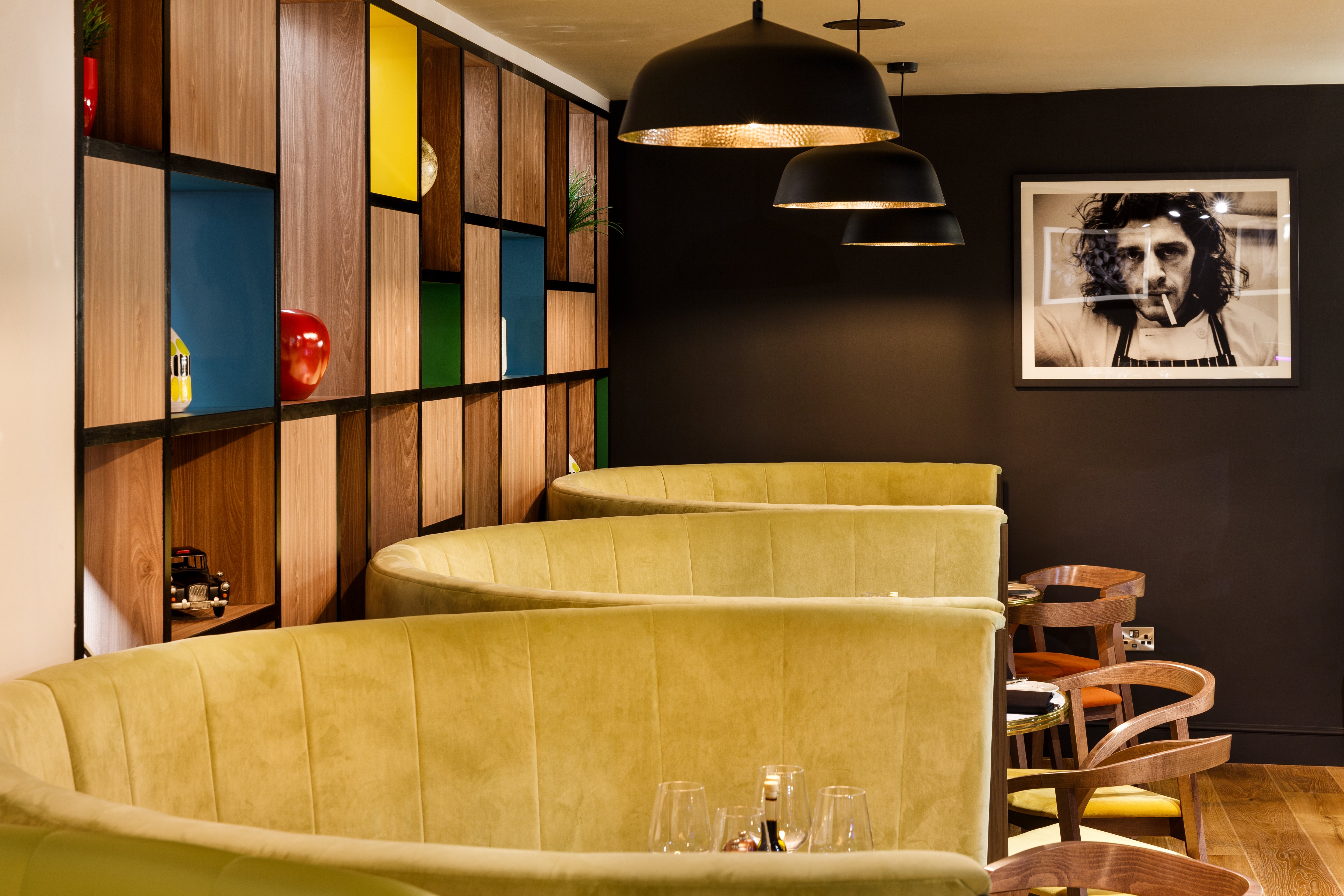 HOLIDAY INN BRENTWOOD M25, JCT 28 12/74
