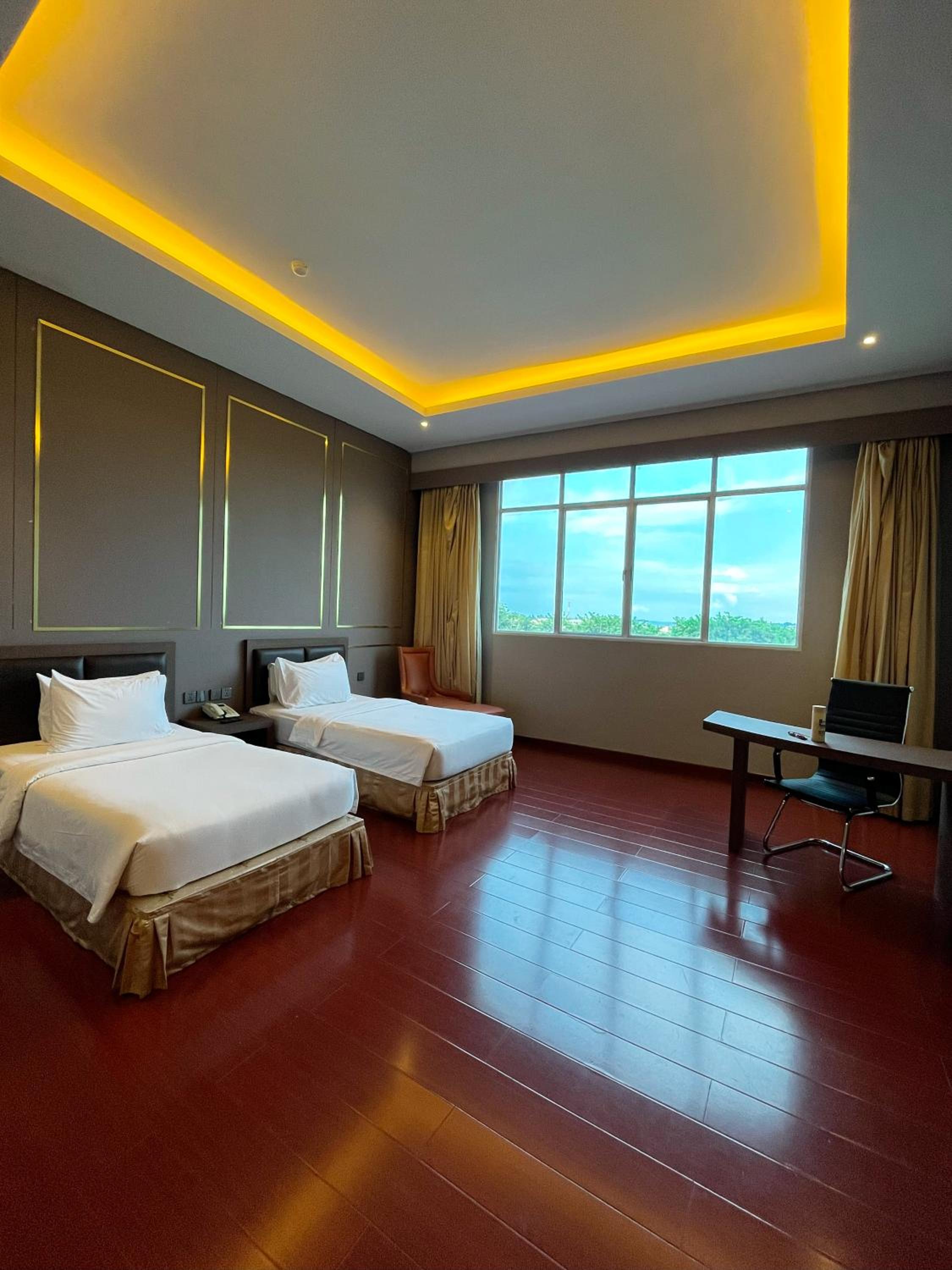 Deluxe, Double or Twin Bed, Golden View Hotel Batam 5/10