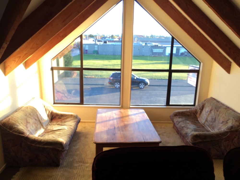 Snow Denn Lodge Hostel 34/48