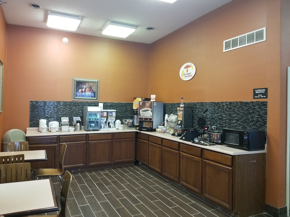 Super 8 by Wyndham Bellefontaine 4/38