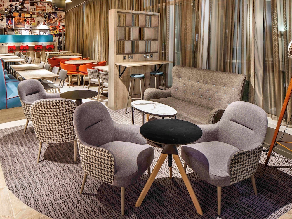 IBIS STYLES LONDON EALING 42/76