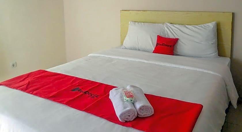 Reddoorz Plus Near Lippo Plaza Yogyakarta 7/22
